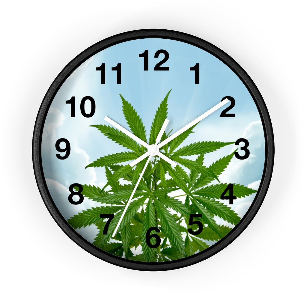 Cannabis Tra Le Nuvole Wall clock